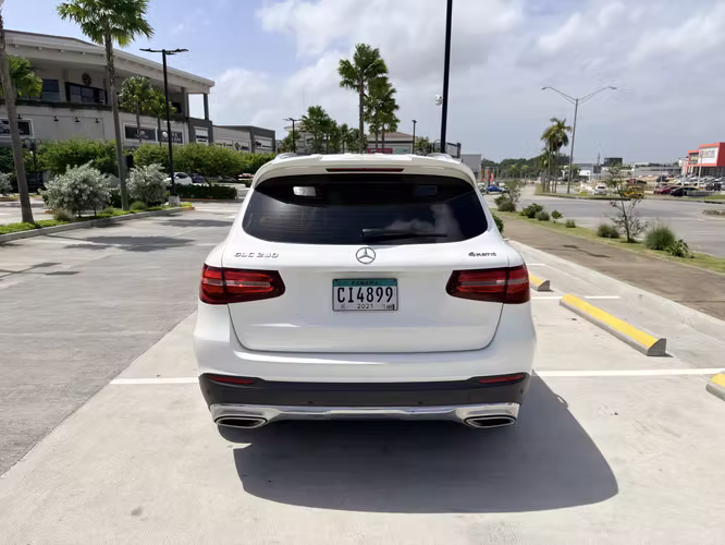 MERCEDES BENZ GLC 250 4MATIC 2017 (NEGOCIABLE)