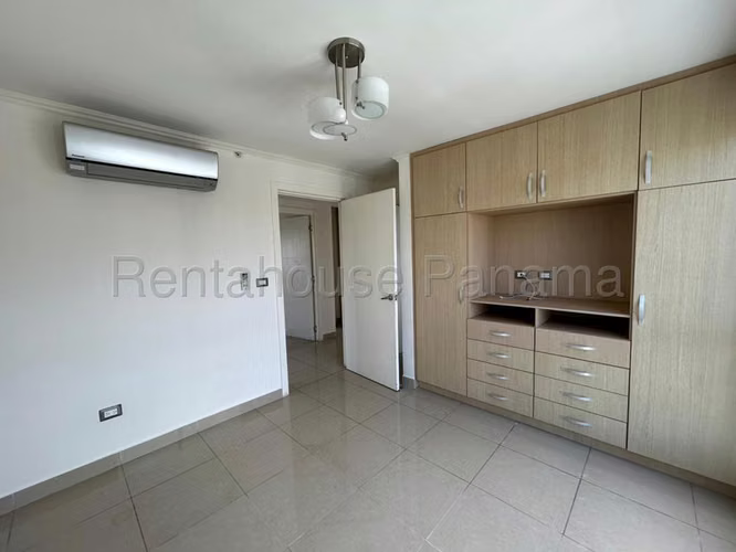 Apartamento en venta de 97 m² en PH Rokas, Condado del Rey