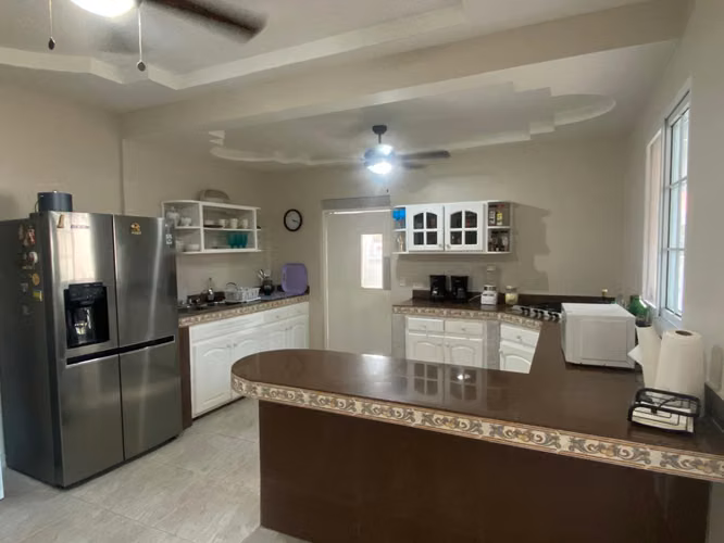 Se alquila | Opción a compra | Amplia residencia de 5 recámaras – Brisas del Golf