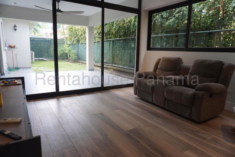CASA EN VENTA CLAYTON  REMODELADA SIN HIPOTECA SOLO CLIENTE DIRECTO