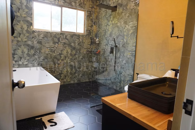 CASA EN VENTA CLAYTON  REMODELADA SIN HIPOTECA SOLO CLIENTE DIRECTO