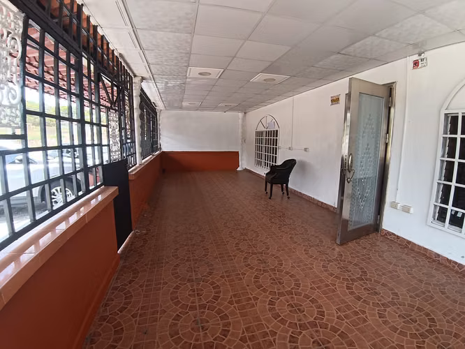 Alquilo Amplia Casa Vía Principal Revolución 2r, 1b $450 x mes