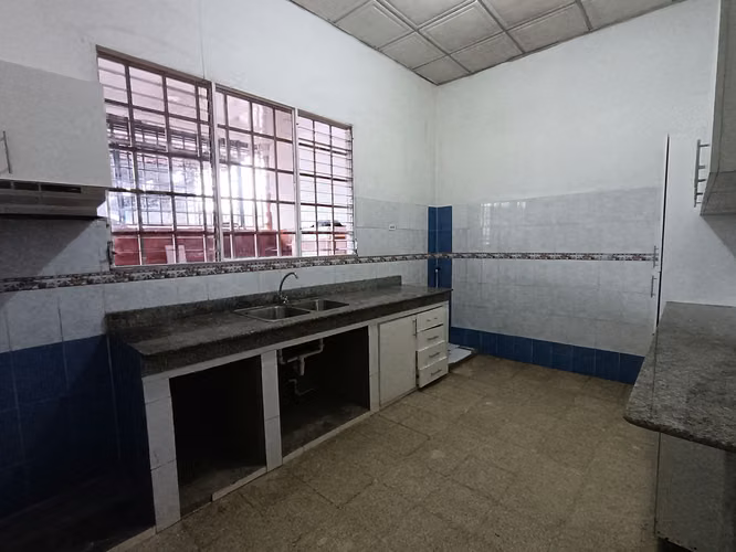 Alquilo Amplia Casa Vía Principal Revolución 2r, 1b $450 x mes