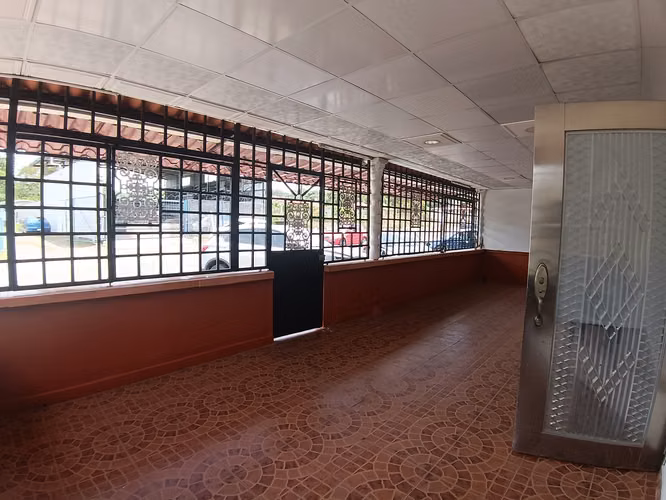 Alquilo Amplia Casa Vía Principal Revolución 2r, 1b $450 x mes