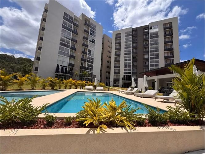 Se alquila apartamento en Brisas del Golf