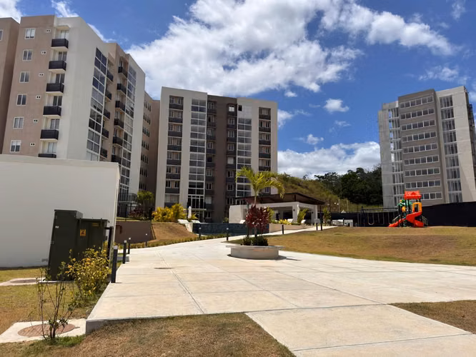Se alquila apartamento en Brisas del Golf
