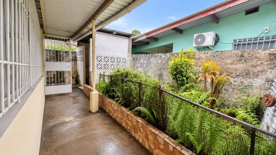 SE VENDE CASA EN ALTOS DE LA PULIDA