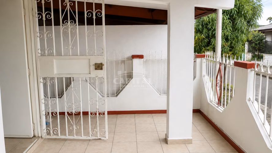 SE VENDE CASA EN ALTOS DE LA PULIDA