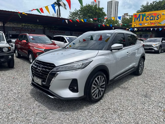 NISSAN KICKS FULL EXTRAS SOLO 8 MIL KILOMETROS