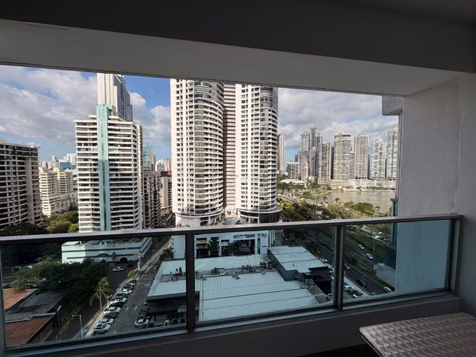 ALQUILER DE APARTAMENTO EN AVENIDA BALBOA