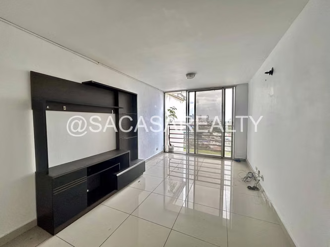 Apartamento en Vía Cincuentenario en Alquiler 800