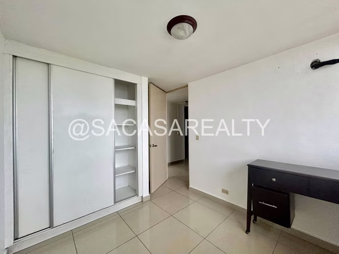 Apartamento en Vía Cincuentenario en Alquiler 800