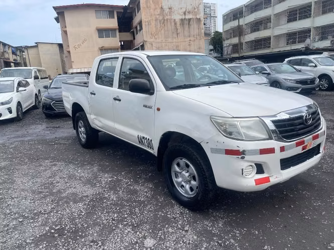 TOYOTA HILUX 2015 MANUAL 4X4 - Imagen 2
