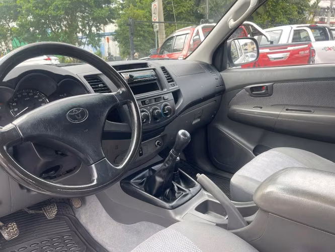 TOYOTA HILUX 2015 MANUAL 4X4 - Imagen 5