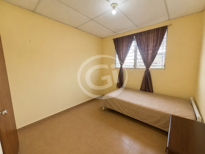 Venta Casa Comercial en Av. Santa Elena, Ideal para Negocio