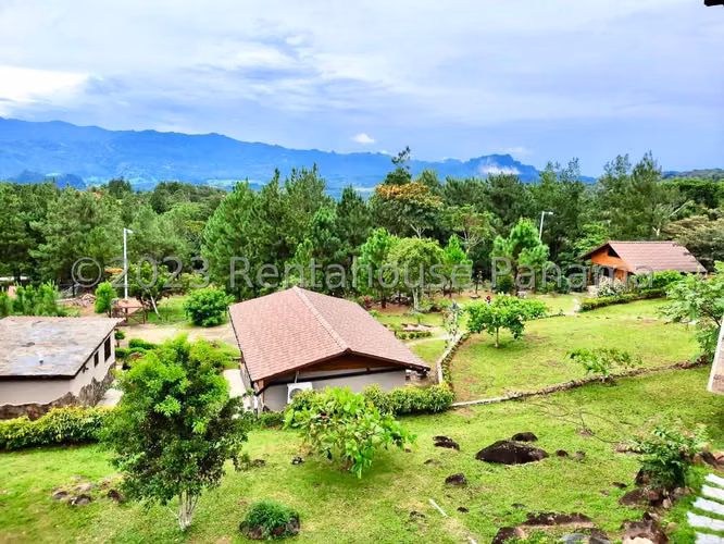 Venta de Casa en Chica Con Gran Extension de terreno 27*487Mfk
