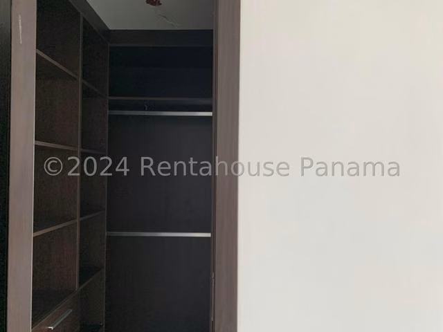 Alquiler de Penthouse en Carreras Tower: 3 Recámaras con Línea Blanca Nueva - 27GP689