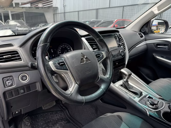 MITSUBISHI MONTERO 2020