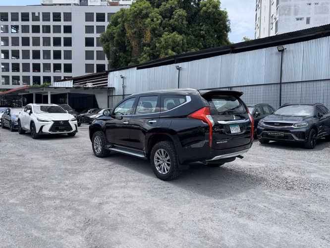 MITSUBISHI MONTERO 2020