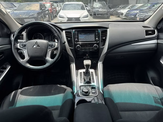 MITSUBISHI MONTERO 2020