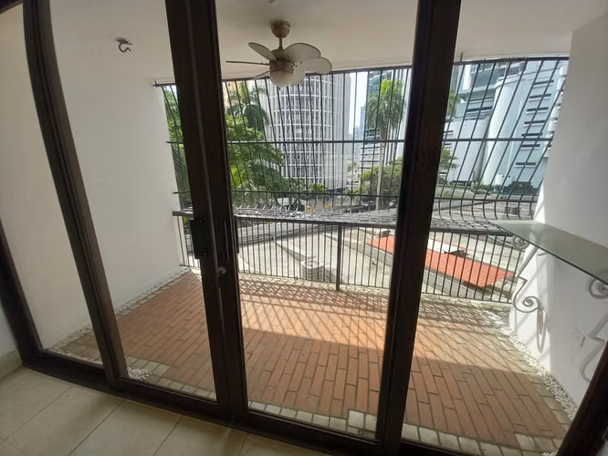 PH Parque Urraca, 264mts, 3rec, 3 baños. $200,000