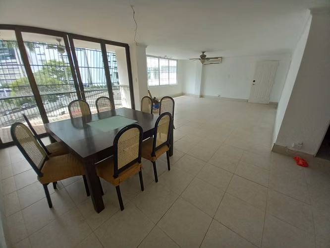 PH Parque Urraca, 264mts, 3rec, 3 baños. $200,000