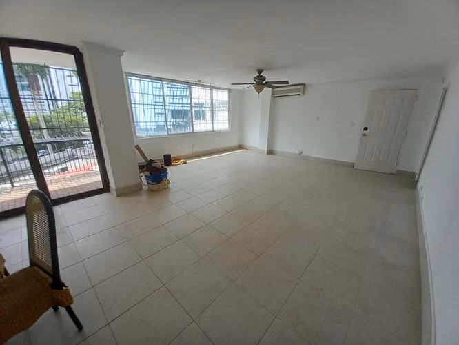 PH Parque Urraca, 264mts, 3rec, 3 baños. $200,000