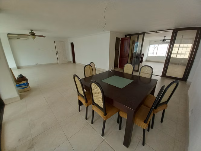 PH Parque Urraca, 264mts, 3rec, 3 baños. $200,000