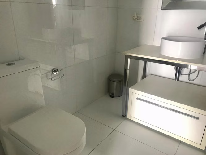 Alquilo Apartamento en Avenida Balboa LC26-89