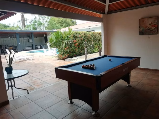 CASA CON JUEGOS DE ENTRETENIMIENTOS - MESA DE BILLAR- DOMINO