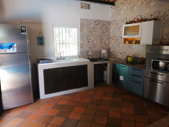 CASA CON JUEGOS DE ENTRETENIMIENTOS - MESA DE BILLAR- DOMINO