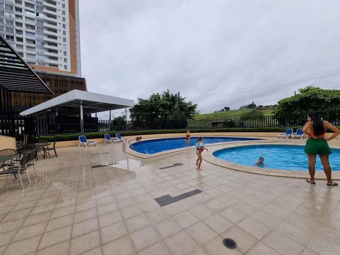 SE VENDE APTO AMOBLADO en PH ALTAVISTA TOWER EL BOSQUE