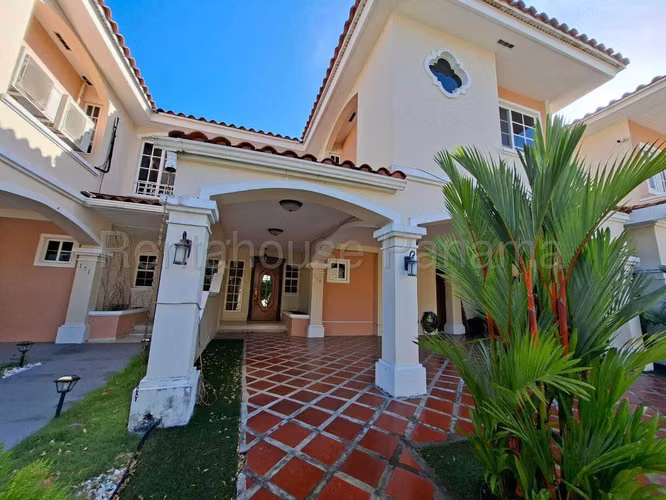Casa En Venta En Costa Sur SYH