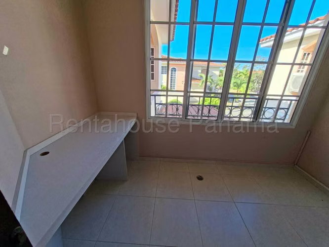 Casa En Venta En Costa Sur SYH