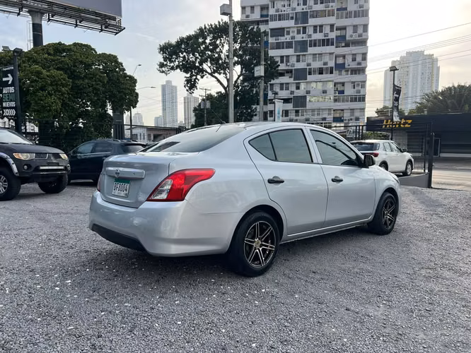 Nissan Versa - Imagen 4