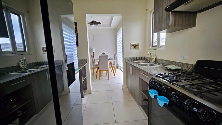 Venta de linda casa en playa dorada