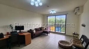 Venta de Apartamento con 64m2 en Panama Pacifico PH Madeira 25-8607SR