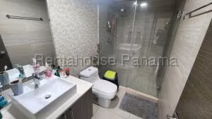 Venta de Apartamento con 64m2 en Panama Pacifico PH Madeira 25-8607SR