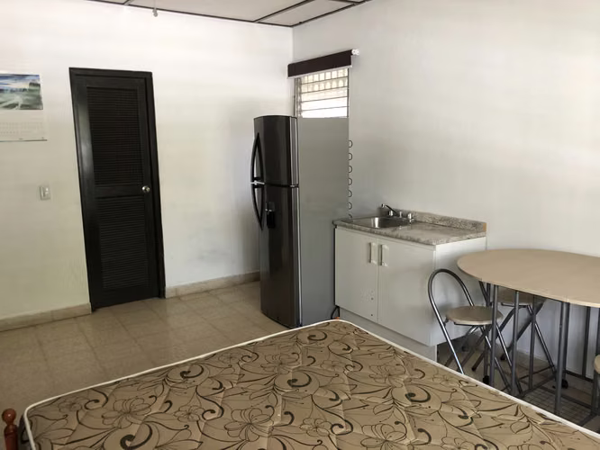 Parque Lefevre cuarto amoblado completo tipo estudio 350.00