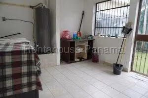 Venta de Casa con 356m2 en Clayton PH Embassy Gardens 27-671SR