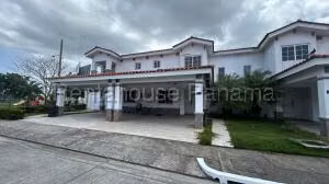Venta de Casa con 184m2 en Versalles PH Quintas De Versalles 26-8437SR