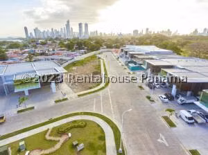 Venta de Galeras con 941m2 en Parque Lefevre PH Panama Viejo 27-912SR