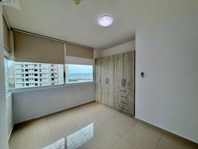 Por Av. Balboa | Dpto. de 110m2 | 2 habitaciones | Área social | Vista al mar