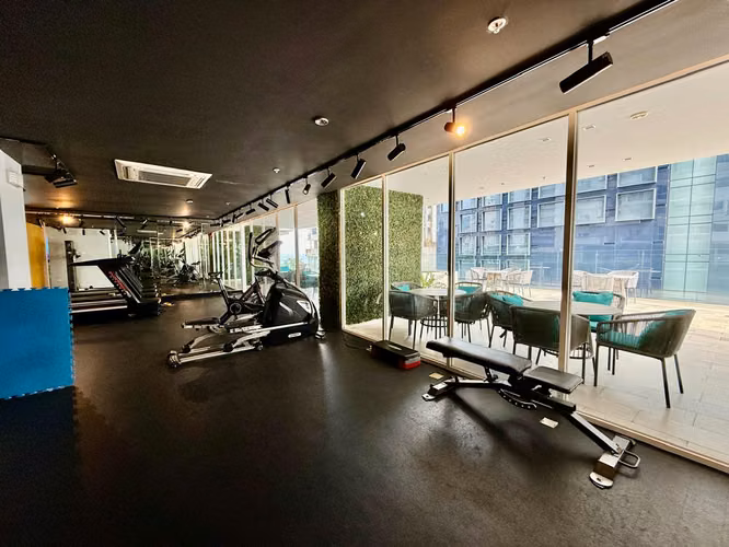 Por Av. Balboa | Dpto. de 110m2 | 2 habitaciones | Área social | Vista al mar