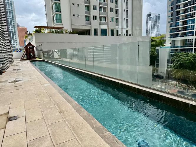 Por Av. Balboa | Dpto. de 110m2 | 2 habitaciones | Área social | Vista al mar