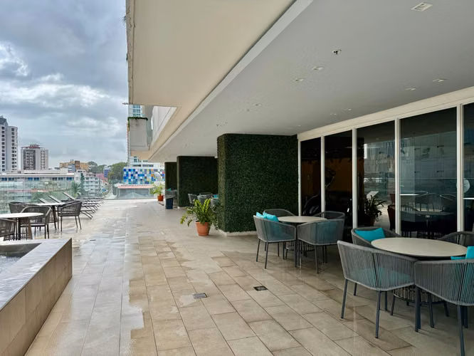 Por Av. Balboa | Dpto. de 110m2 | 2 habitaciones | Área social | Vista al mar