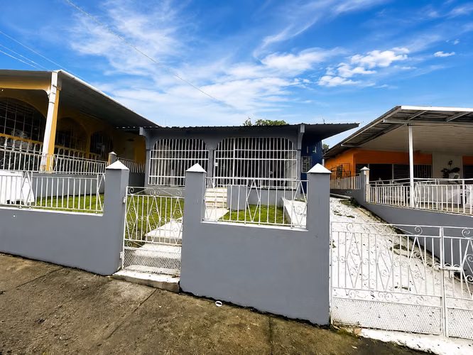House for Sale - San Antonio, Main Street, 288mts ²