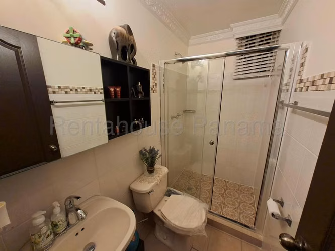 Apartamento en Alquiler en Parque Lefevre JG