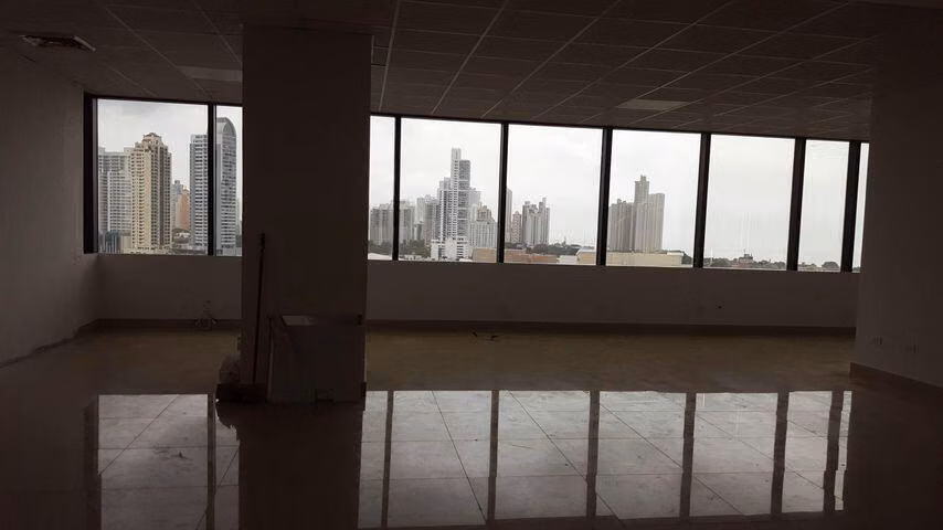 Oficina Comercial en Alquiler en Calle 50 JG