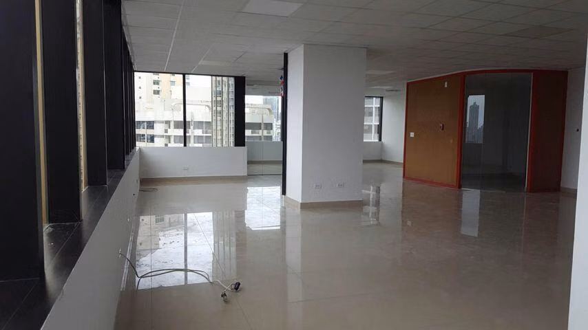Oficina Comercial en Alquiler en Calle 50 JG
